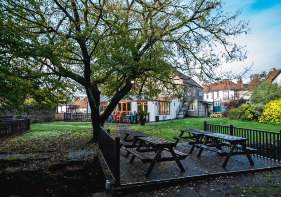 Pubs with children's play area in Cheddar Gorge | Riverside Inn
